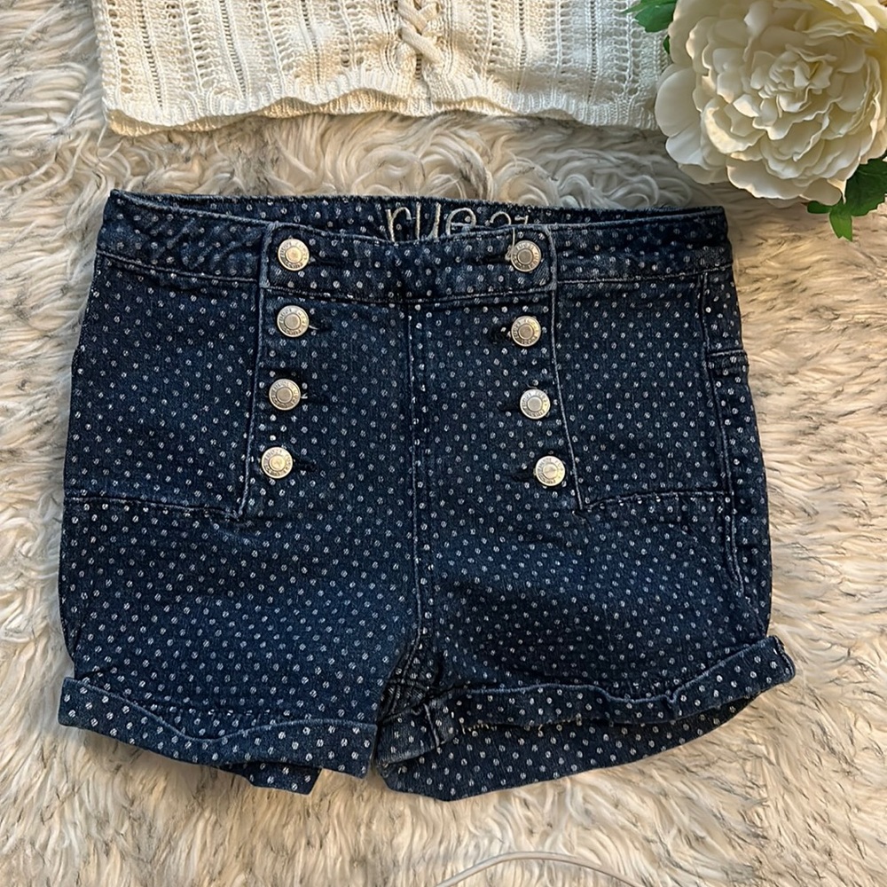 Woman’s rue 21 shorts